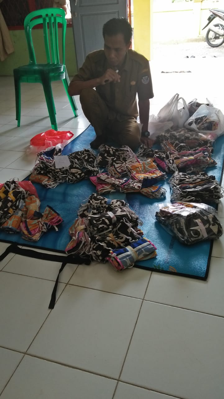 kegaiatan ibu ibu PKK pembuatan masker